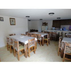 Τραπέζια με καρέκλες 