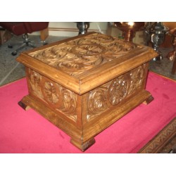 Λειψανοθήκη ξυλόγλυπτη 