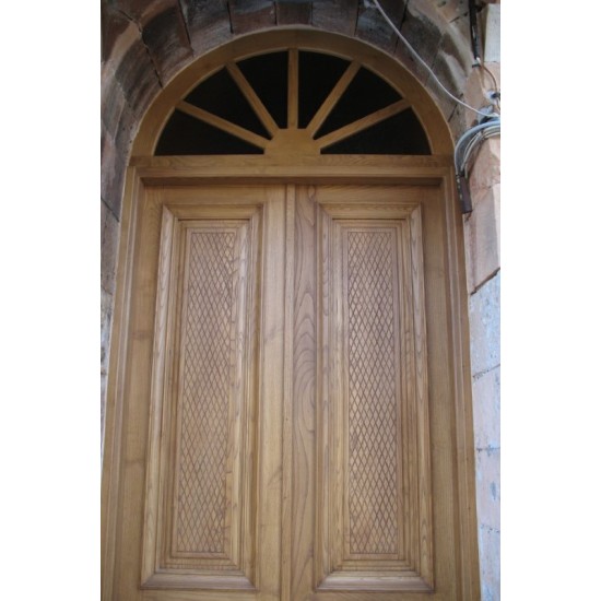 Πόρτες εξωτερικές ιερού ναού από ξύλο καστανιά 